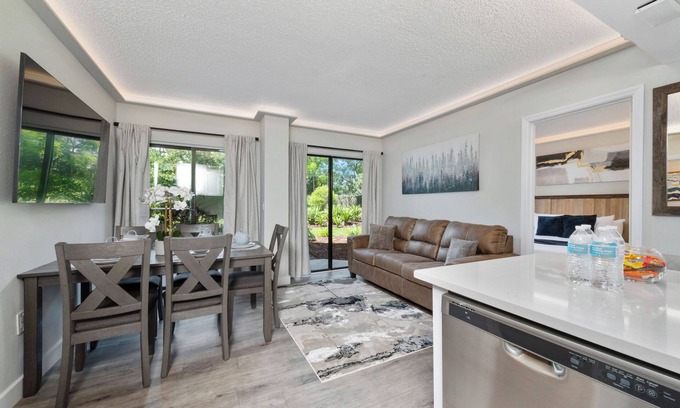 Florida Center Apartment | Luxury 2 Suites, Near Parks and Int'l Drive