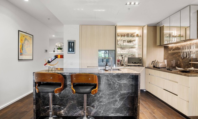 South Yarra Apartment | Luxury 2B2B Albert Park Lakeside Apartment w/Car Park, Pool, Sauna & Gym