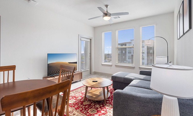 Stony Ridge North Apartment | Luxury 2BD/2BA Next to Airport 1394