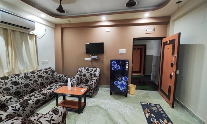 Kolkata Apartment | Luxury 2BHK, 10 mins from Acropolis Mall Kasba