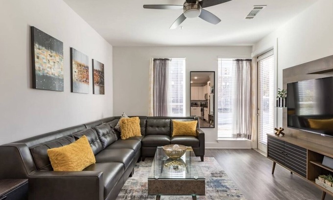 Peoplestown Apartment | Luxury 2BR/2BA APT w/Gym, Pool & Free Parking