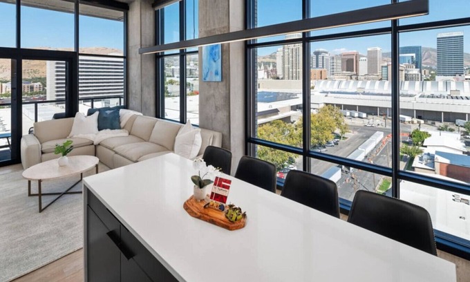 Rio Grande Apartment | Luxury 2BR 2BA Penthouse-Pool, Gym, Pkg, Views!