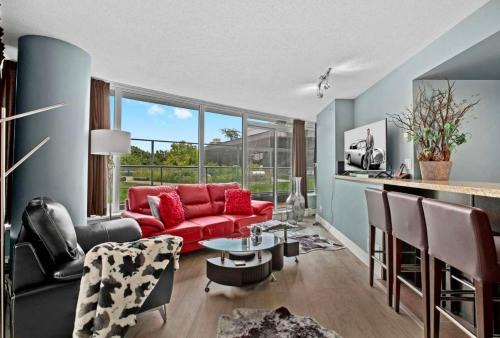 Crosstown Apartment | Luxury 2BR Designer Apartment - Prime Downtown Location!