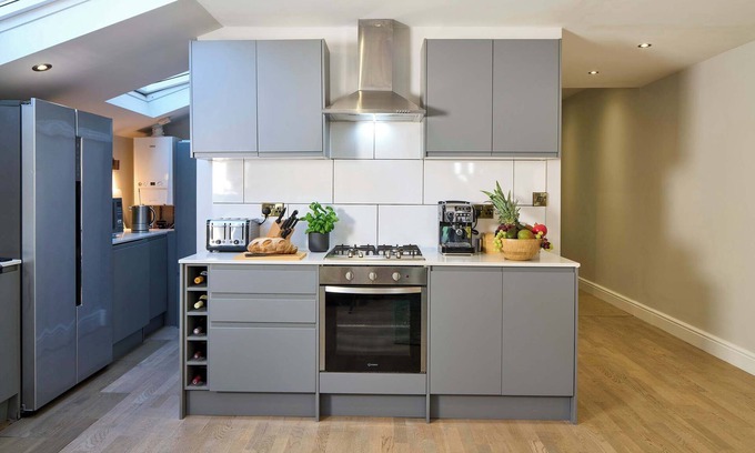 Munster Apartment | Luxury 3-bed Fulham Garden Maisonette