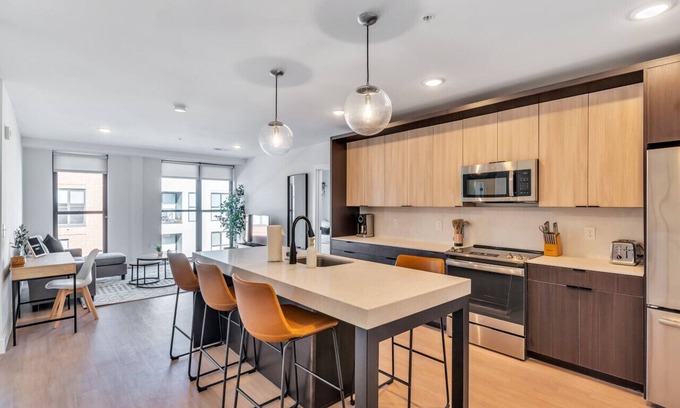 Pendleton Apartment | Luxury 3-Bed Pool Gym Walk to Casino/OTR