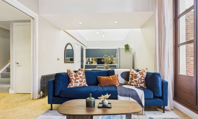 Hoxton Apartment | Luxury 3-Bedroom Duplex in London's Tech Hub