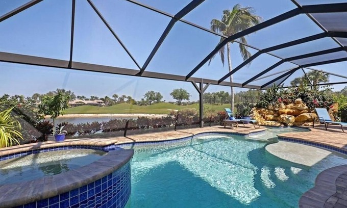 Central Naples House | Luxury 3 Bedroom 3 Bath pool home in Kensington Golf and CC