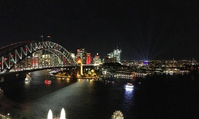 Kirribilli Apartment | Luxury 3 Bedroom Apartment with Harbour Bridge & Park View