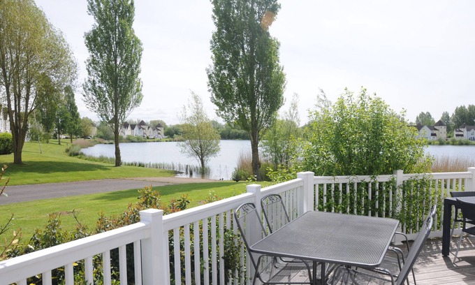 South Cerney House | Luxury 3 bedroom lakeside turret lodge with private wrap around deck