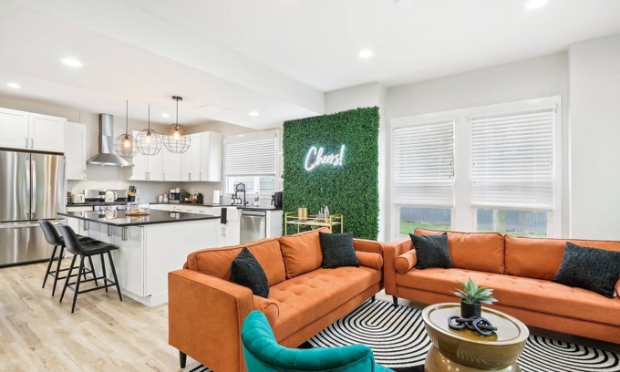 Brewers Hill House | Luxury 3-bedroom retreat with Hot Tub! I Steps away from downtown MKE I Sleeps 8