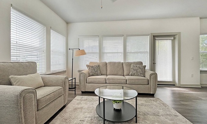 Carver City - Lincoln Gardens Apartment | Luxury 3 BR in Westshore, Fountain Views