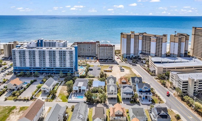 Windy Hill Cottage | Luxury 3BR/2BA Private Home 2 Blocks from the Beach, Pool & 7 Night Minimum
