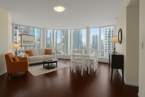 Coal Harbour Apartment | Luxury 3BR Apartment In The Heart Of Downtown - Gorgeous Views!
