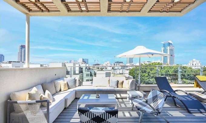 Tel Aviv City Center Apartment | Luxury 3BR Beachfront Penthouse by HolyGuest