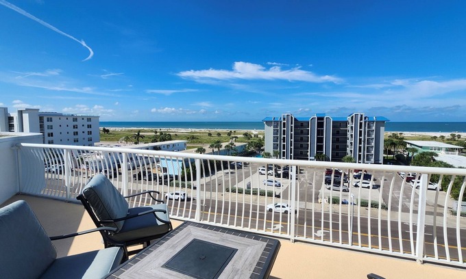 Treasure Island Condo | Luxury 3BR Penthouse Panoramic Ocean Views