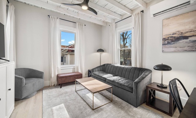 Hyde Square Apartment | Luxury 3brm/1bath Duplex in JP