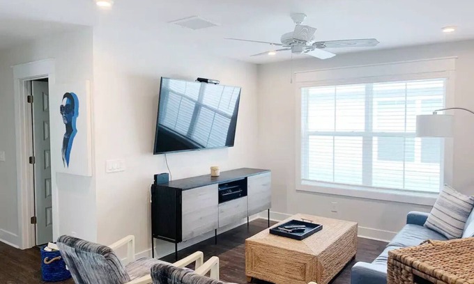 Palmetto Dunes Apartment | Luxury 4 Bdr Beachfront in Hilton Head- DC Breeze