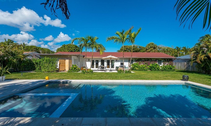 Bel Air House | Luxury 4 Bed, 3.5 Bath Designer Pool Home. Pets Welcome!