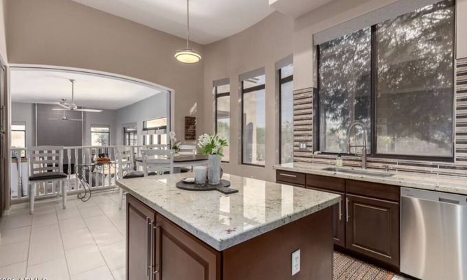 Glen Eagle Villa | Luxury 4-bedroom Desert Villa w/Pool & BBQ - Great Location!