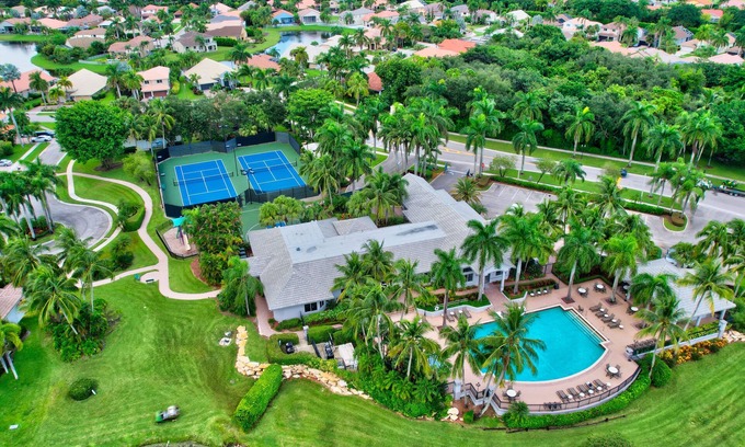 Boca Raton House | Luxury 4-Bedroom House in West Boca Raton in Beautiful community.