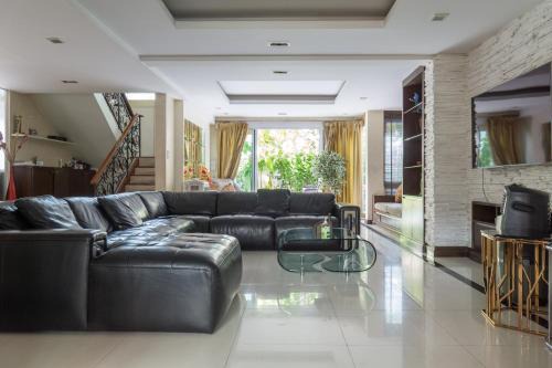 Khlong Tan Villa | Luxury 4 KingSize BedRooms - Central & Modern Sukhumvit