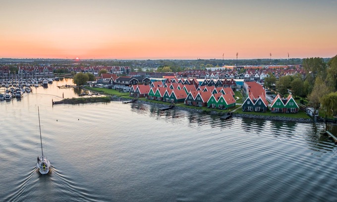 Volendam House | Luxury 4-person bungalow in the holiday park Landal Volendam