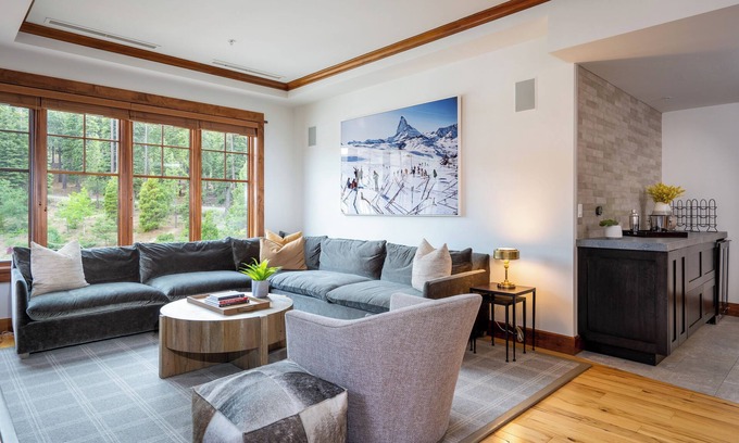 Truckee Condo | Luxury 4BD Village at Northstar Residence - Iron Horse South 412