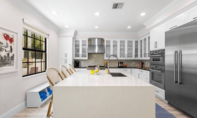 Southside House | Luxury 4BR, Chef's Kitchen & Pool next to InterCoastal - West Palm Beach