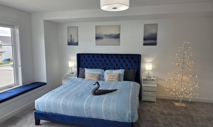 Southeast Calgary House | Luxury 4BR Home | Near Calgary Downtown & Parks