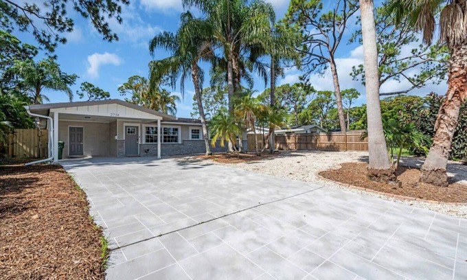 Park East House | Luxury 4BR Pool Home Near Downtown & Lido Beach