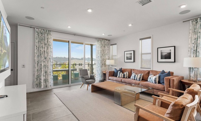 Serra Mesa House | Luxury 4BR Retreat in Mission Valley Pool Gym & Prime Location #42120