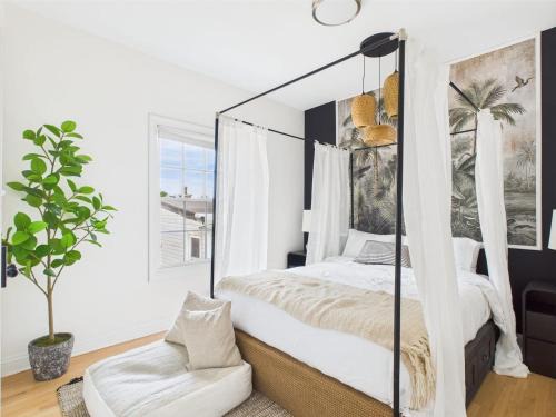 West Town Apartment | Luxury 4br3ba Pool Table, 2 Decks, & Office