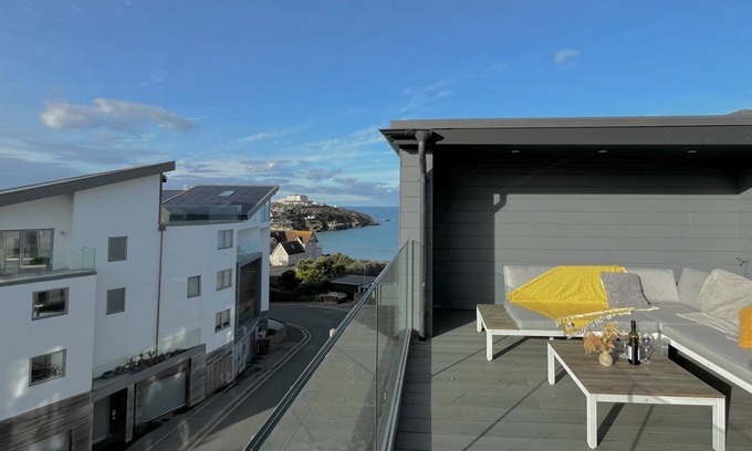 Newquay City Centre House | Luxury 5 bed house overlooking Towan Beach Newquay