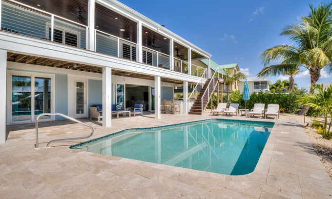 Siesta Isle House | Luxury 5 Bedroom Coastal Retreat