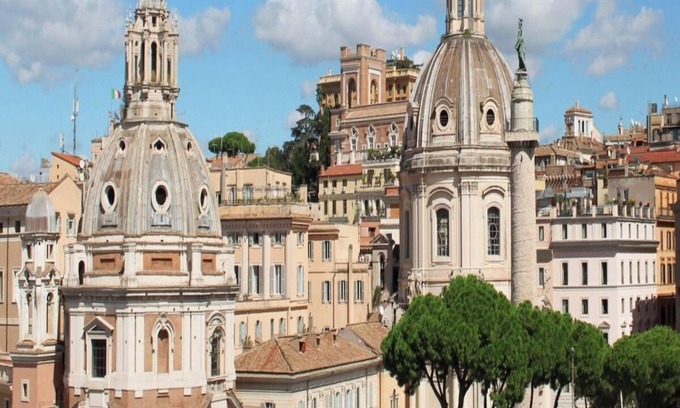 Rione IV Campo Marzio Apartment | Luxury 5-Bedroom Apartment Near Piazza Barberinin