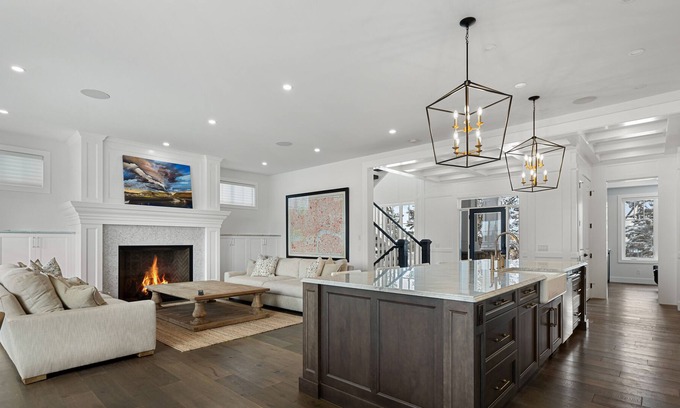 Currie Barracks House | Luxury 5 Bedroom Getaway in Currie Barracks