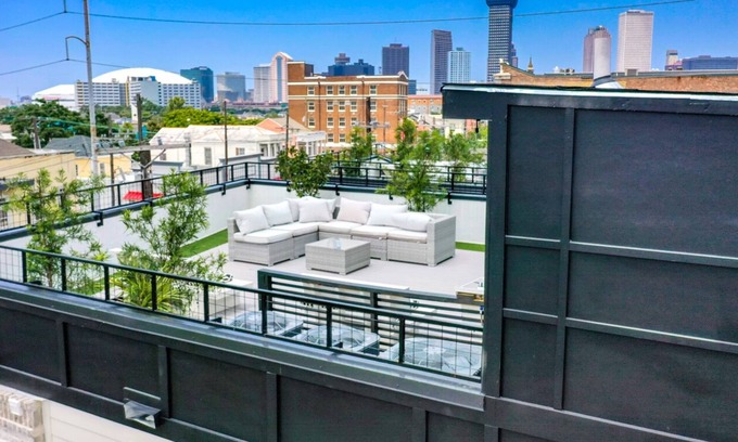 Faubourg Lafayette Villa | Luxury 5 bedroom Modern Villa with your own Private Rooftop