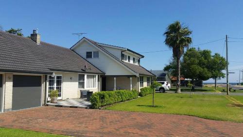 West Busselton House | Luxury 5-Bedroom Ocean-View Coastal Escape