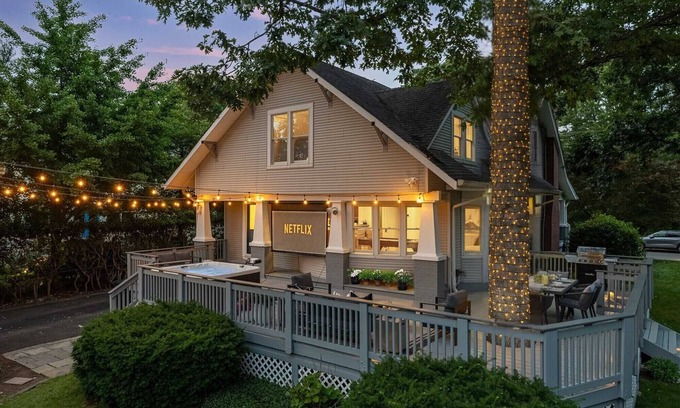 Ashton Heights House | Luxury 5-BR | Hot Tub | Game Room | Walk to Metro