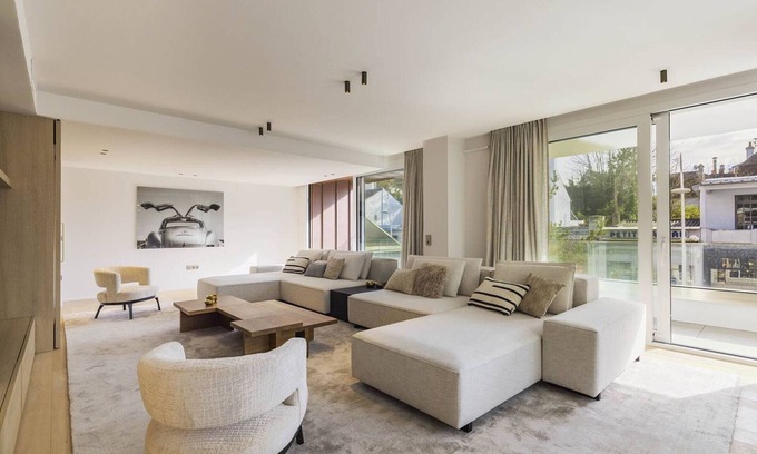 Le Touquet-Paris-Plage Apartment | Luxury 5-bedroom apartment downtown with WiFi and parking