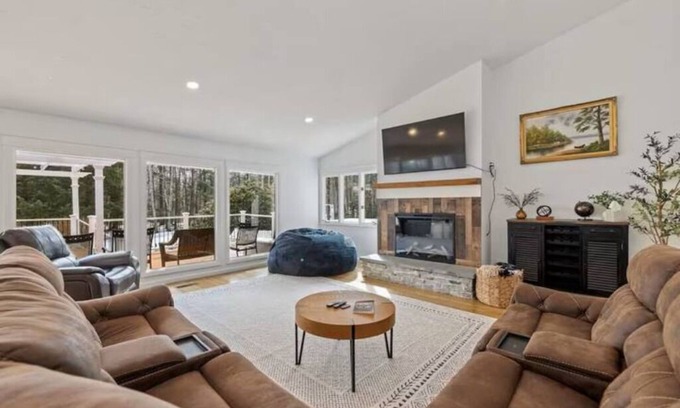 Laconia House | Luxury 5b 3ba on 10 acres w Lake view, Firepit, Hot Tub, Gameroom, close to Ski!