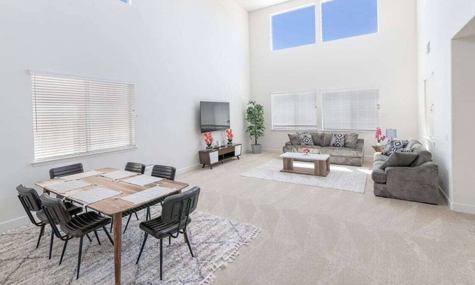 Elk Grove House | Luxury 5B4B house w/ Pool Table & Ping Pong table