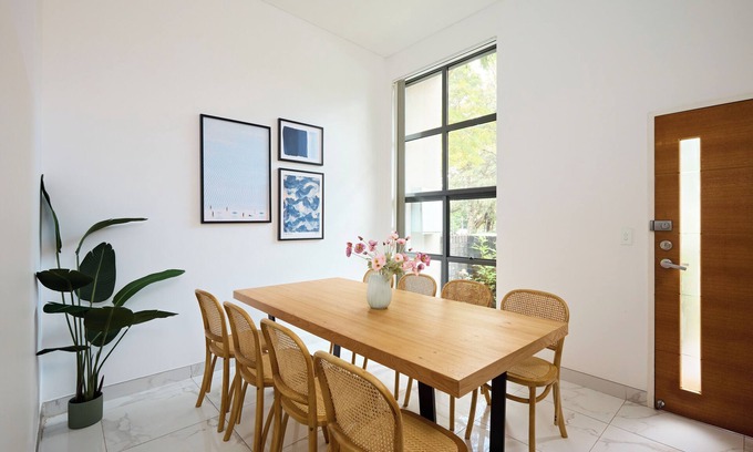 Alexandria House | Luxury 5BR Home | Park Views | Near CBD & Airport