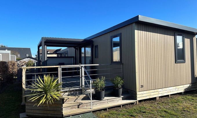 Jullouville-les-Pins House | Luxury 6-Person Mobile Home, 200m from Beach, with Pool, Fitness Room, and WiFi