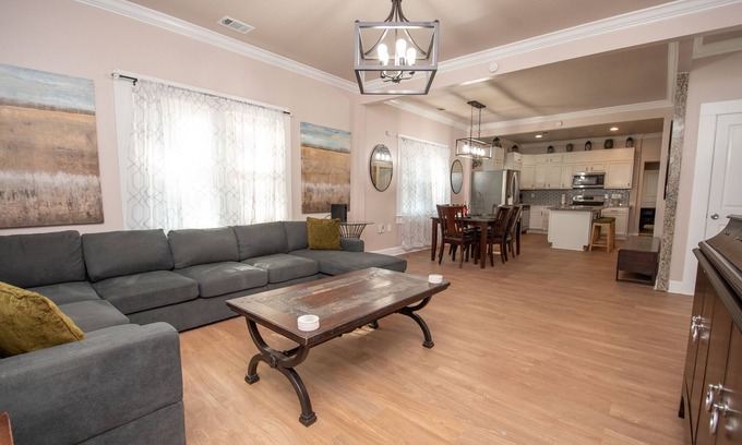 Atlanta House | Luxury 6BR Atlanta Home – Sleeps 24, WiFi, Parking, Near Midtown & Downtown