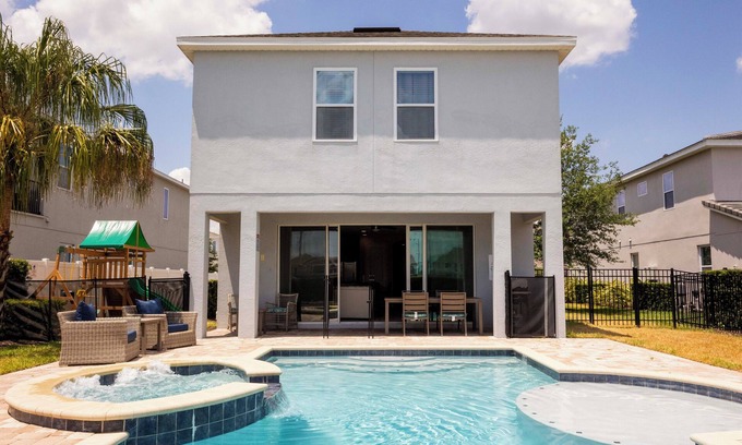 West Kissimmee House | Luxury 6BR Disney Villa w/Pool & Game Room Encore Resort