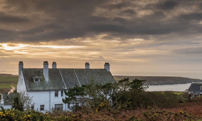 Holyhead House | Luxury 8 bedroom coastal house with sea views