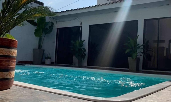 Manga House | Luxury 8 Bedroom Mansion - Minutes to Walled CIty