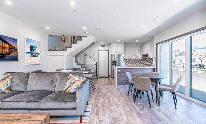 West Newport Condo | Luxury 8BR Retreat with AC | Modern Upgrades | 2 Oversized Rooftop Decks!