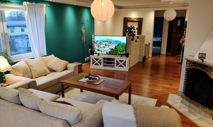 Katrineholm Villa | Luxury and comfortable upstairs 130 m2 "Central"